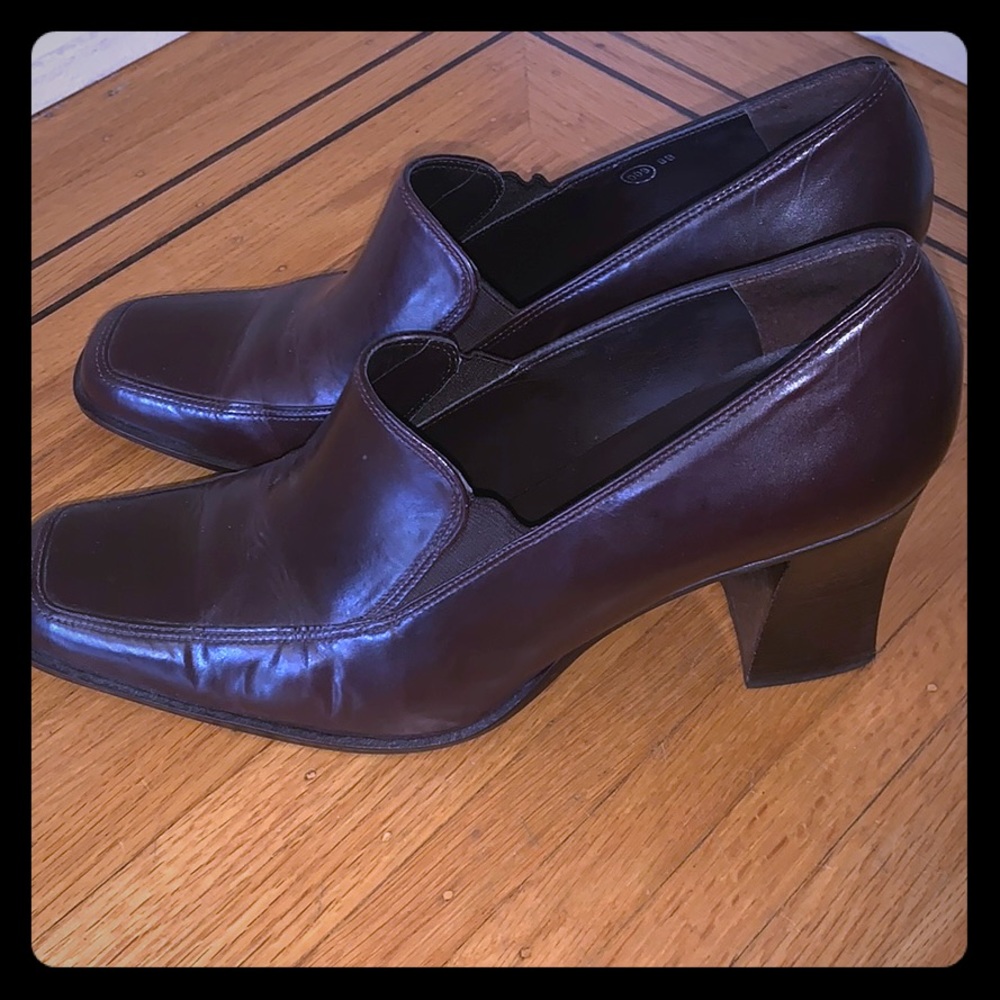 Unisa pumps